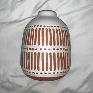 super cute terracotta with white detailed pot!!